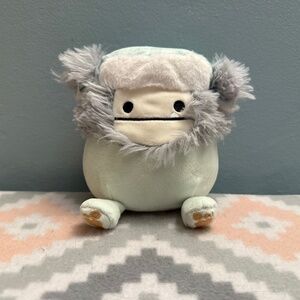 Evita Winter Big Foot Squishmallows 4 Inch